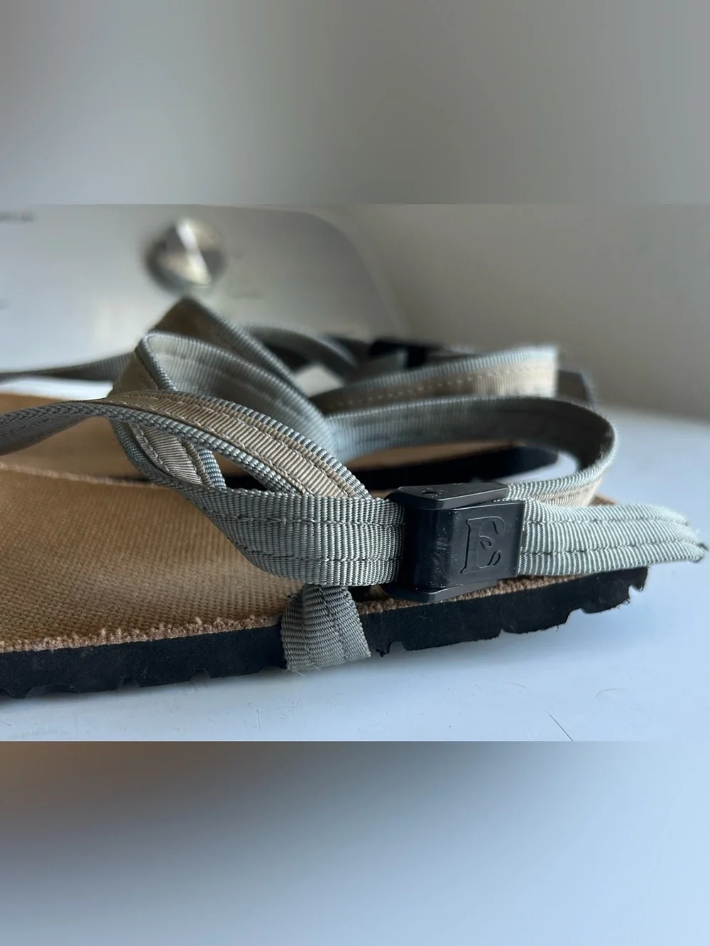 Earth Runners Alpha Sandals Women’s 7.5 in Charcoal Gray - Picture 6 of 6